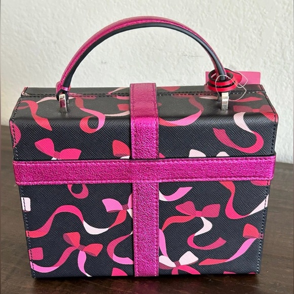 Kate Spade Wrapping Party Gift Box crossbody with matching wallet 🎁🎁 - Picture 5 of 9